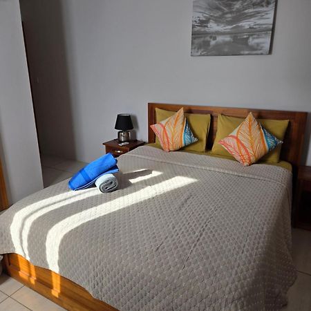 Modern And Cosy Condo: Westwood Apartments Flic en Flac Bagian luar foto