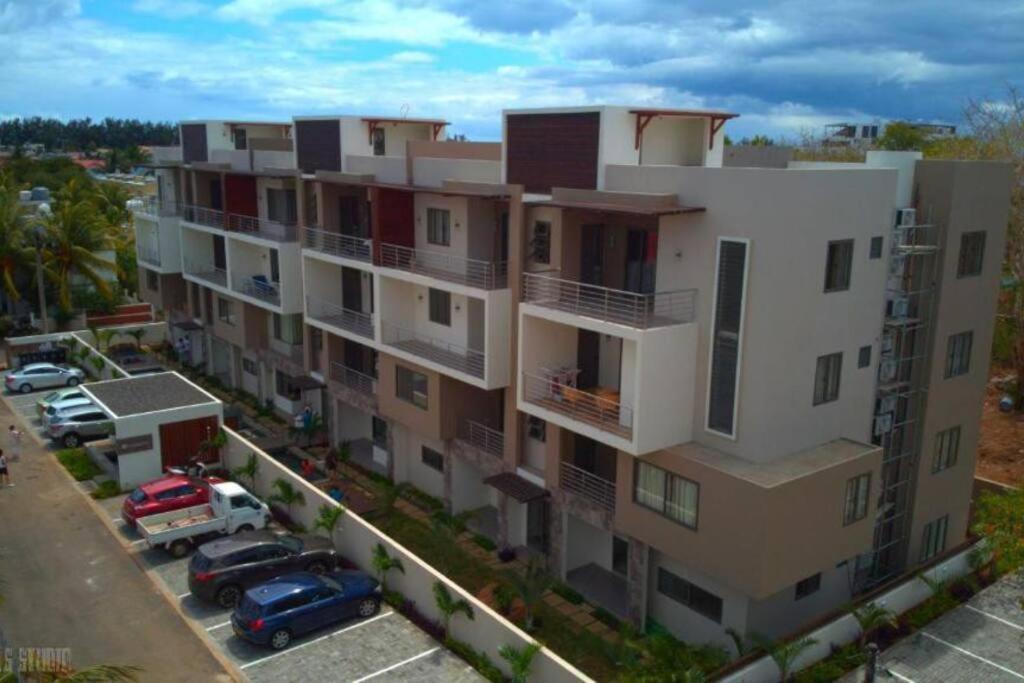 Modern And Cosy Condo: Westwood Apartments Flic en Flac Bagian luar foto
