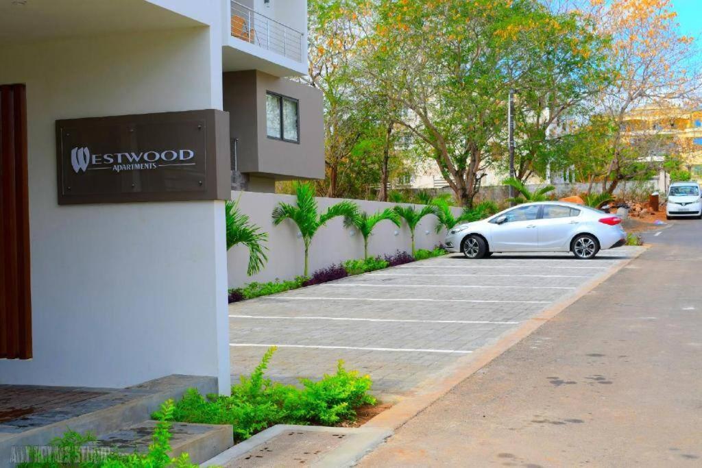 Modern And Cosy Condo: Westwood Apartments Flic en Flac Bagian luar foto