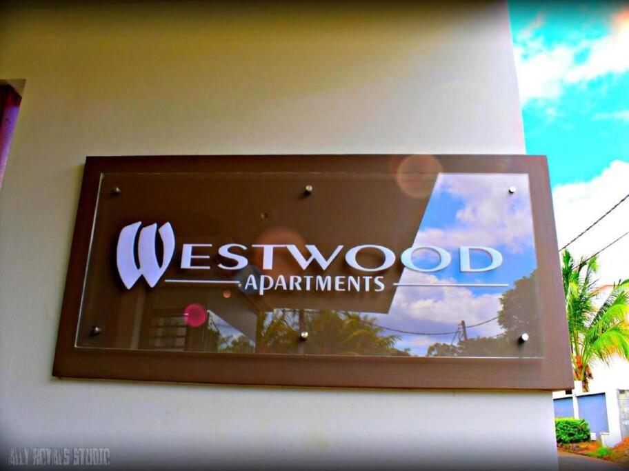 Modern And Cosy Condo: Westwood Apartments Flic en Flac Bagian luar foto