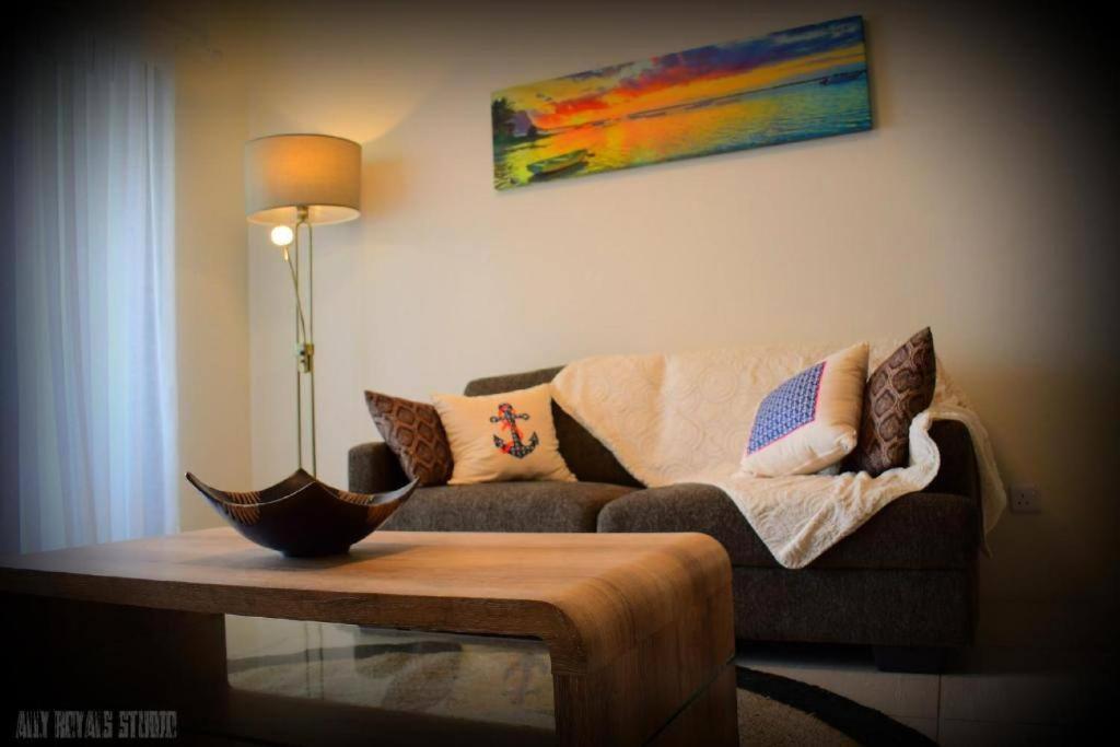 Modern And Cosy Condo: Westwood Apartments Flic en Flac Bagian luar foto