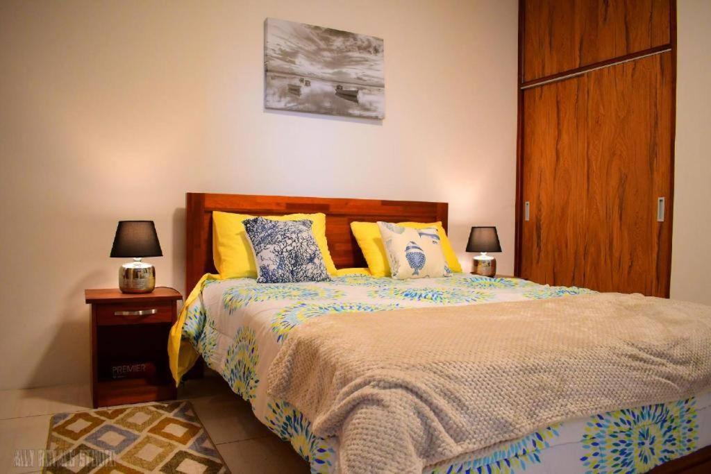 Modern And Cosy Condo: Westwood Apartments Flic en Flac Bagian luar foto