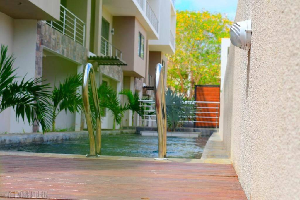 Modern And Cosy Condo: Westwood Apartments Flic en Flac Bagian luar foto