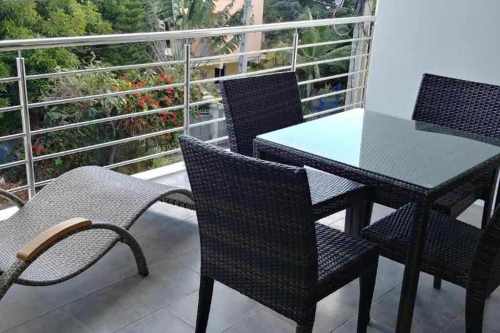 Modern And Cosy Condo: Westwood Apartments Flic en Flac Bagian luar foto