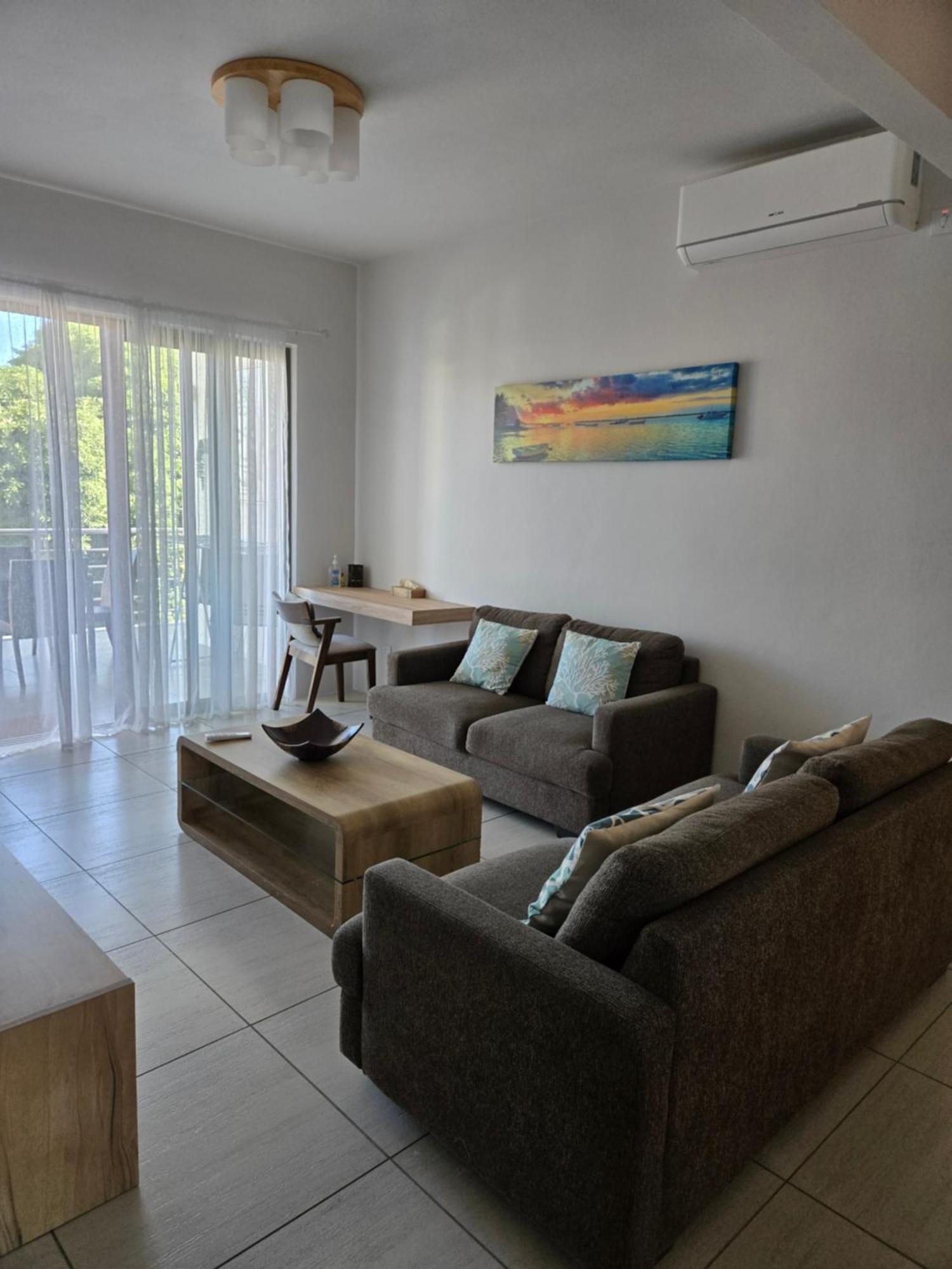 Modern And Cosy Condo: Westwood Apartments Flic en Flac Bagian luar foto
