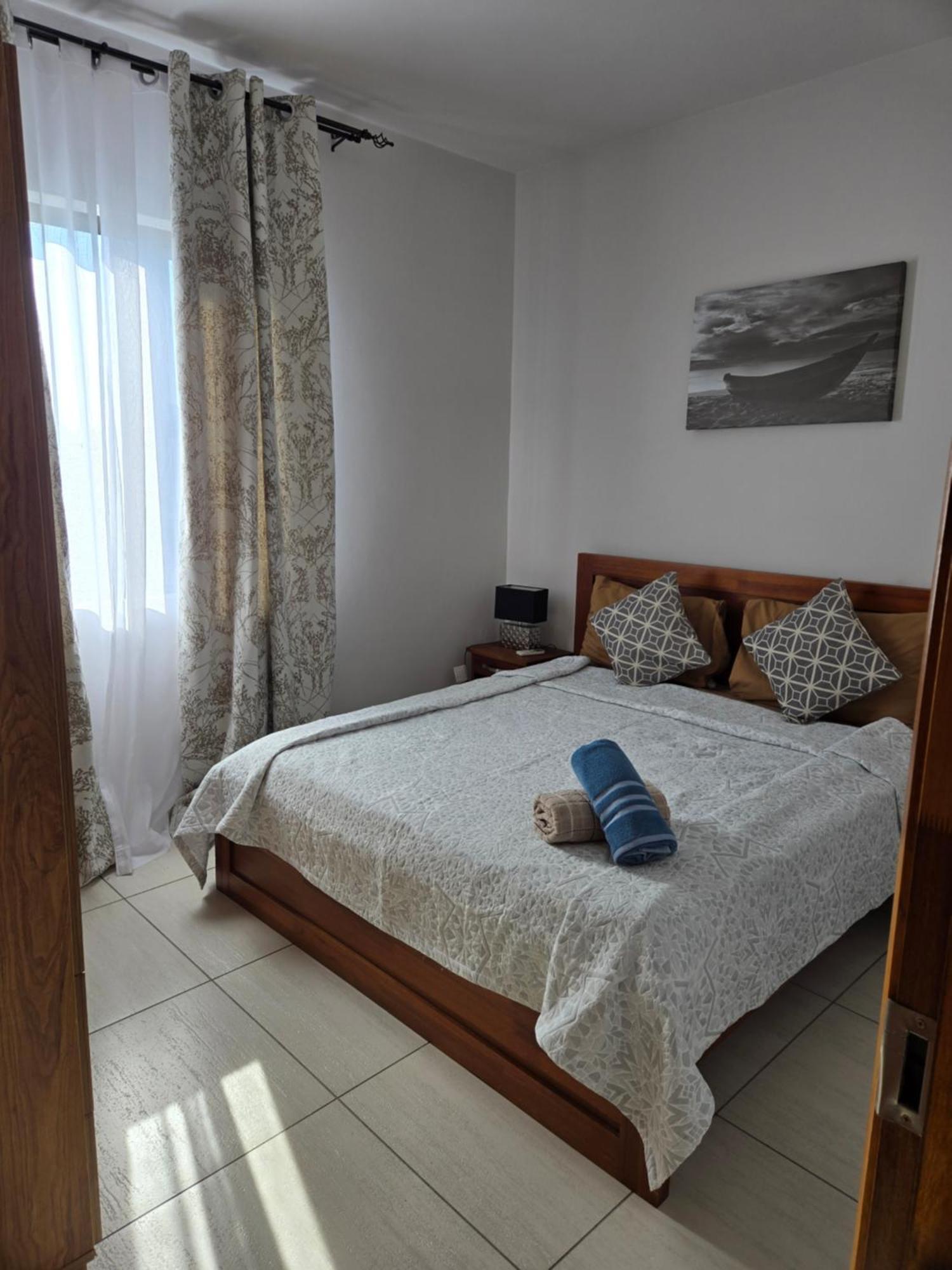 Modern And Cosy Condo: Westwood Apartments Flic en Flac Bagian luar foto