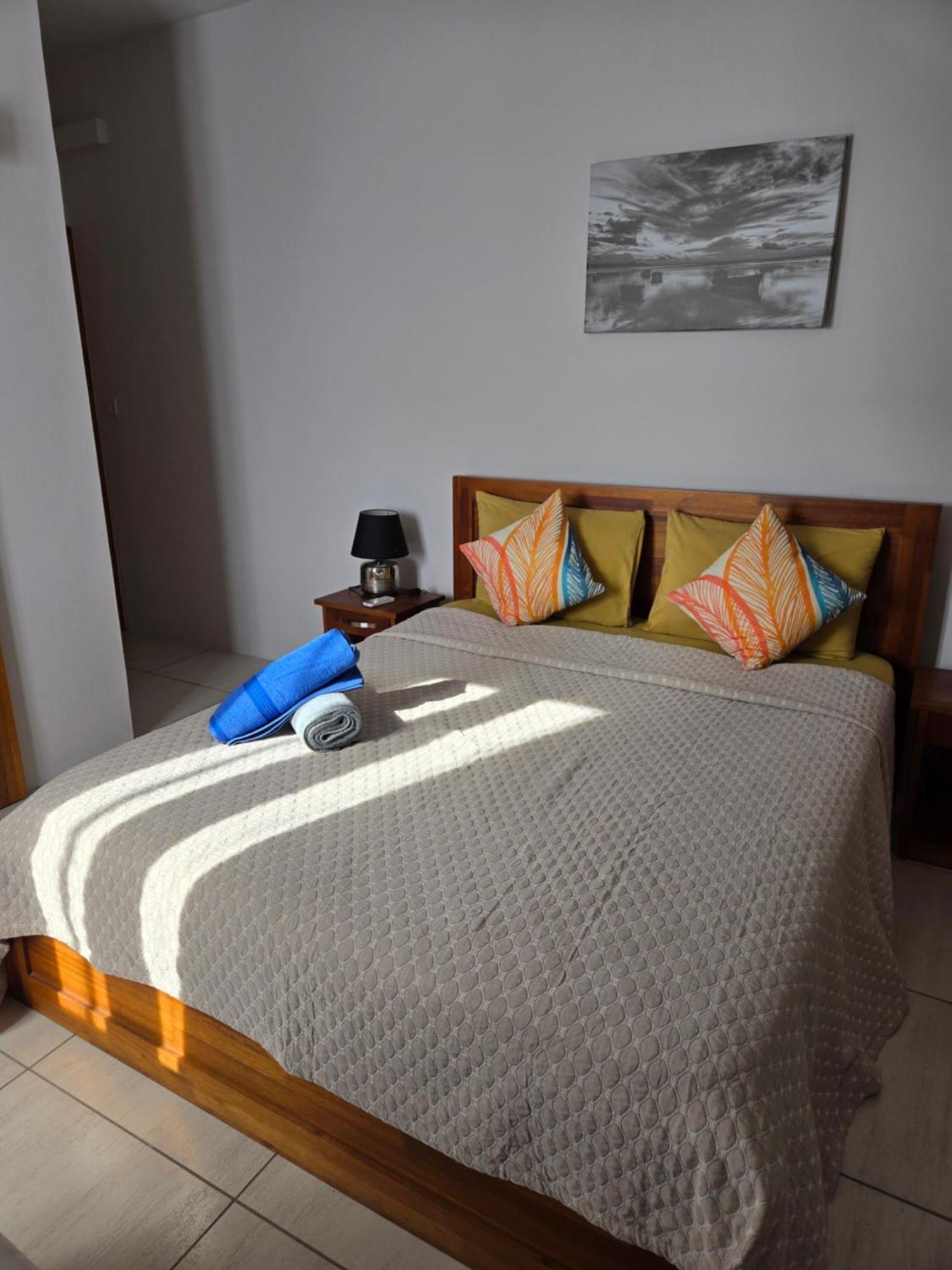 Modern And Cosy Condo: Westwood Apartments Flic en Flac Bagian luar foto