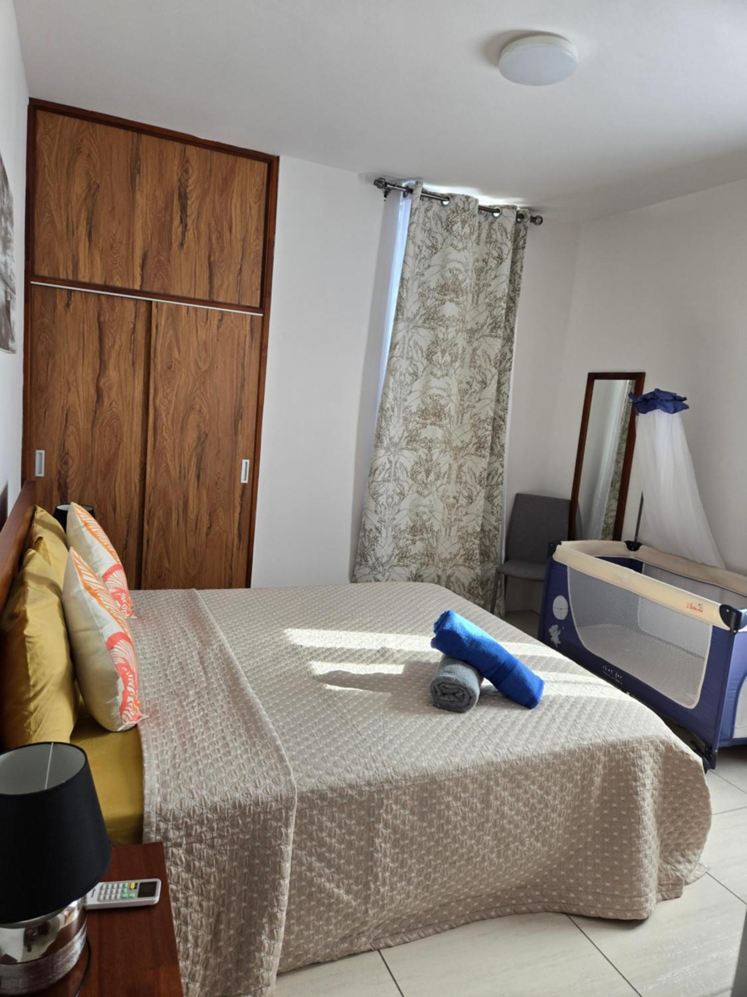 Modern And Cosy Condo: Westwood Apartments Flic en Flac Bagian luar foto